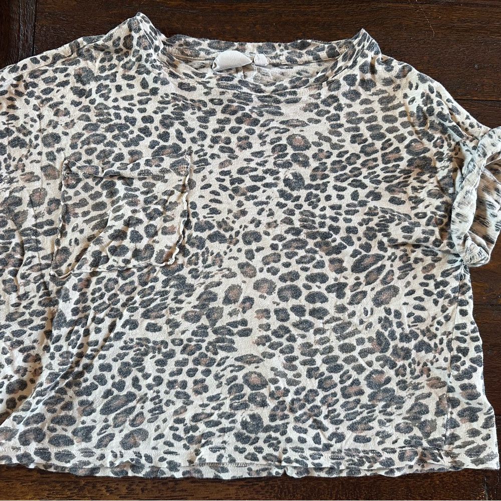 White Crow Gray Leopard Print Short Sleeve Top